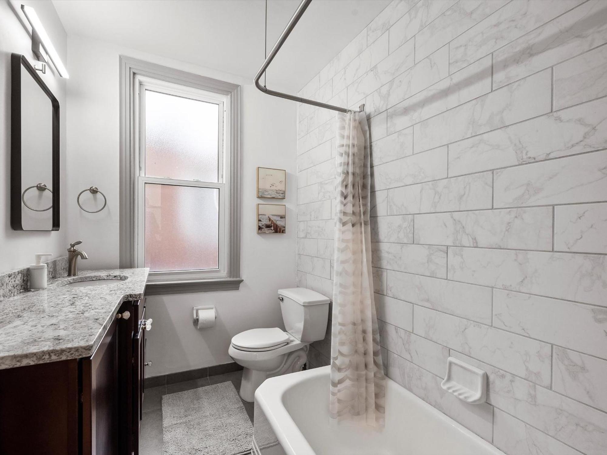 Séjour chez l'habitant Oakland, !e Cozy And Stylish Private Bedroom With Shared Bathroom